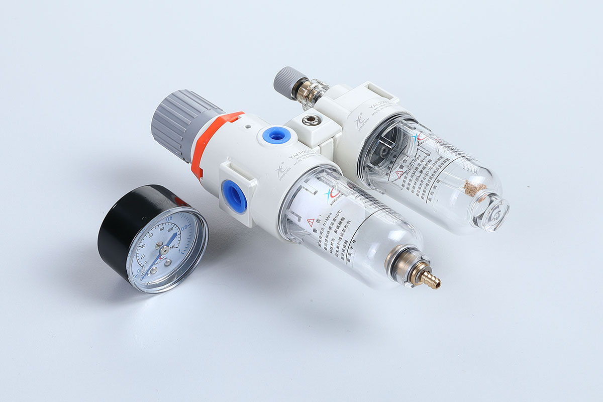 YAL Series Micro-Fog Lubricator Close-up of YAL Lubricator Drip Rate Adjustment Knob and Sight Glass